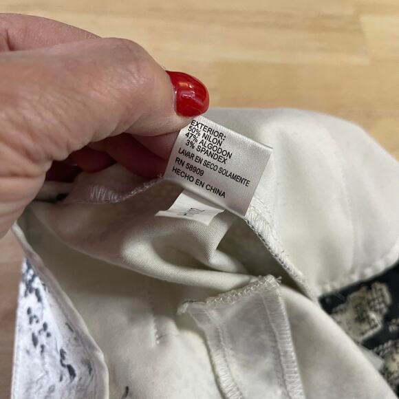 Gianni Bini women's M wide legged slacks pants trousers white black snakeskin - Picture 10 of 16